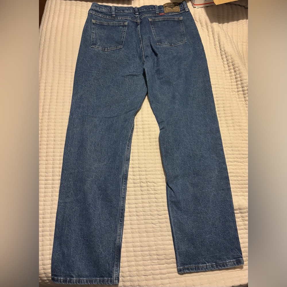 NWOT Men’s Wrangler Straight Leg Jeans - Picture 3 of 5